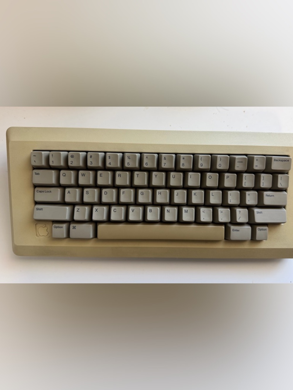 Vintage M0110 Apple Macintosh Keyboard